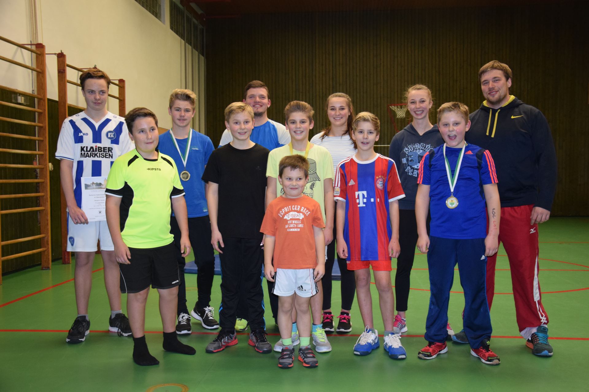 Die Rasenkraftsportler Jugendmannschaft des Turnverein Langenbrand