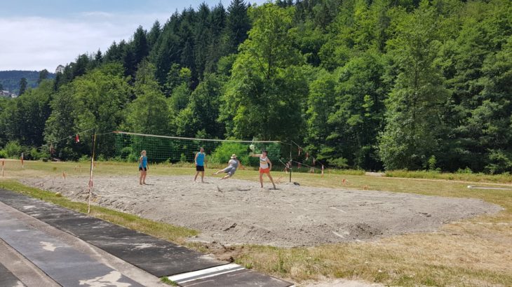 Das Beachvolleyballfeld auf dem Sportplatz Langenbrand