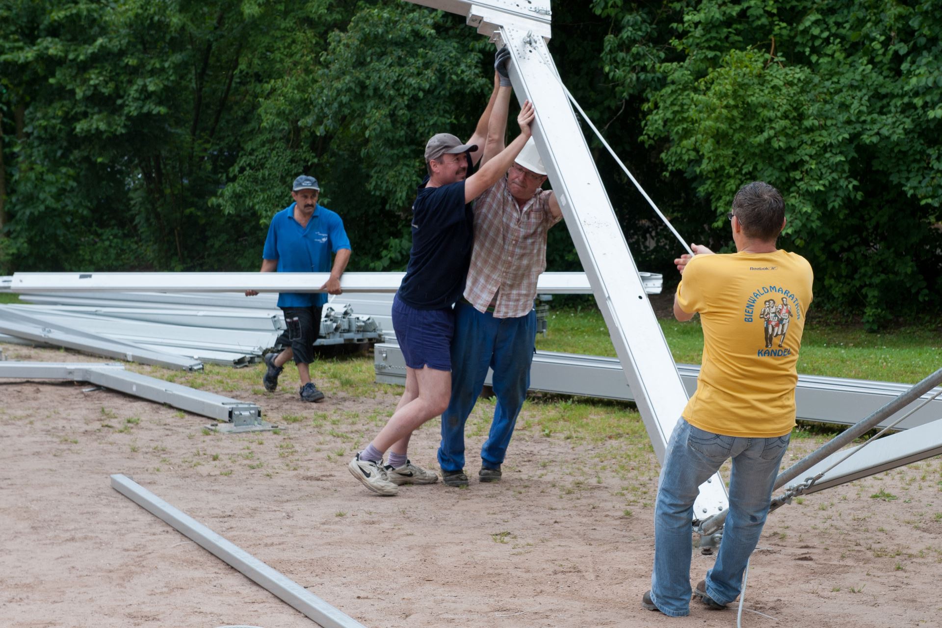 100-jähriges Jubiläum, Zeltfest: Aufbau und Probe (16)