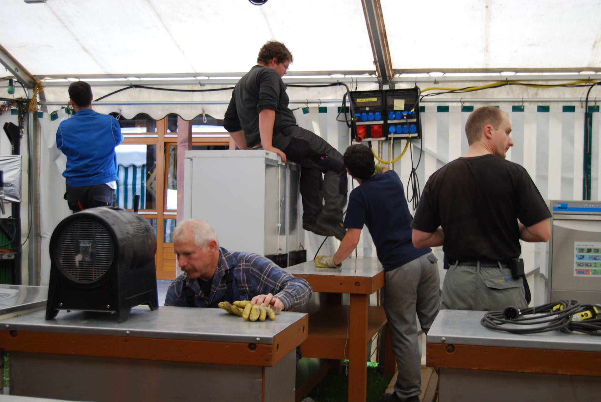 100-jähriges Jubiläum, Zeltfest: Aufbau und Probe (48)