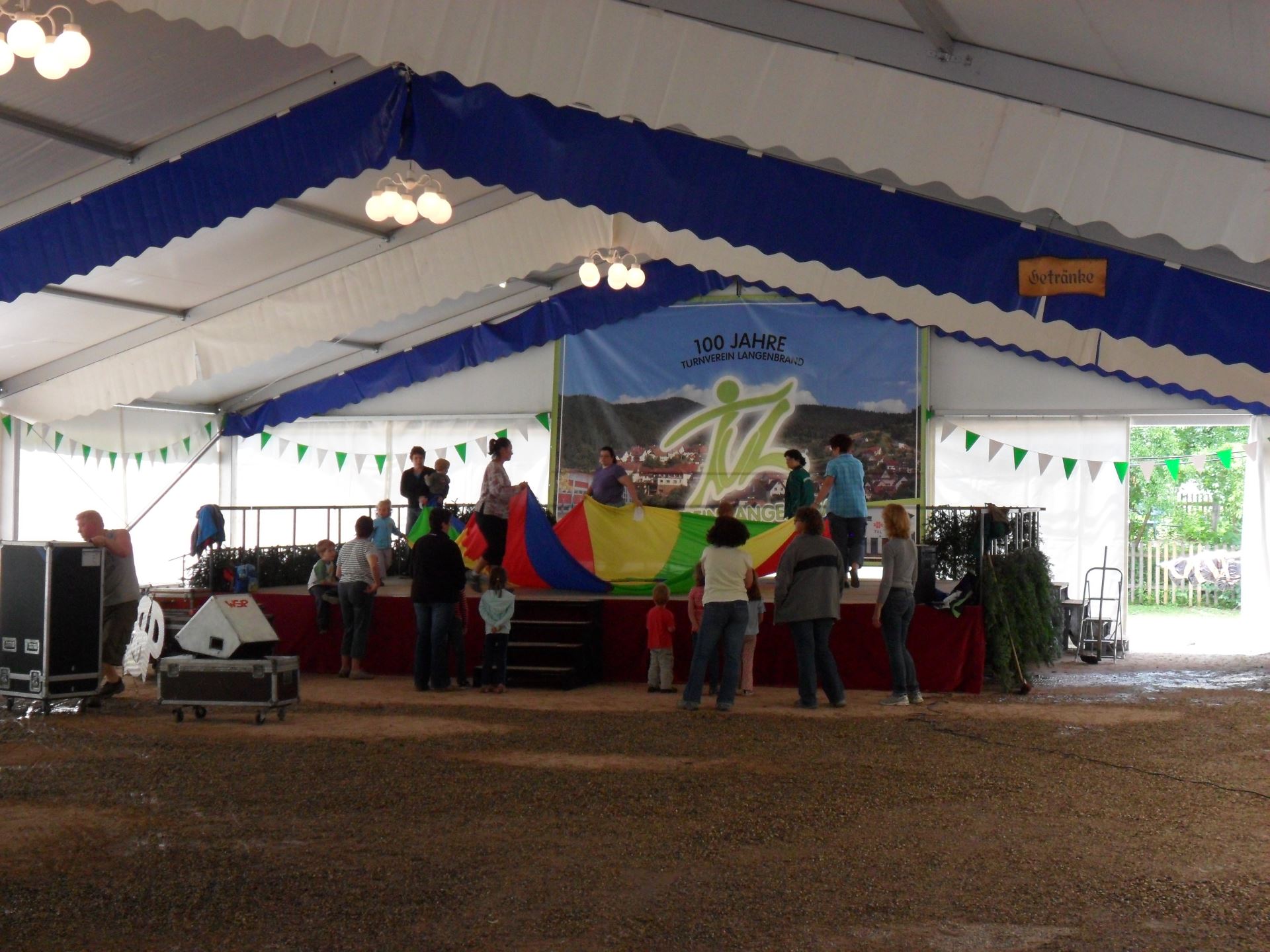100-jähriges Jubiläum, Zeltfest: Aufbau und Probe (54)