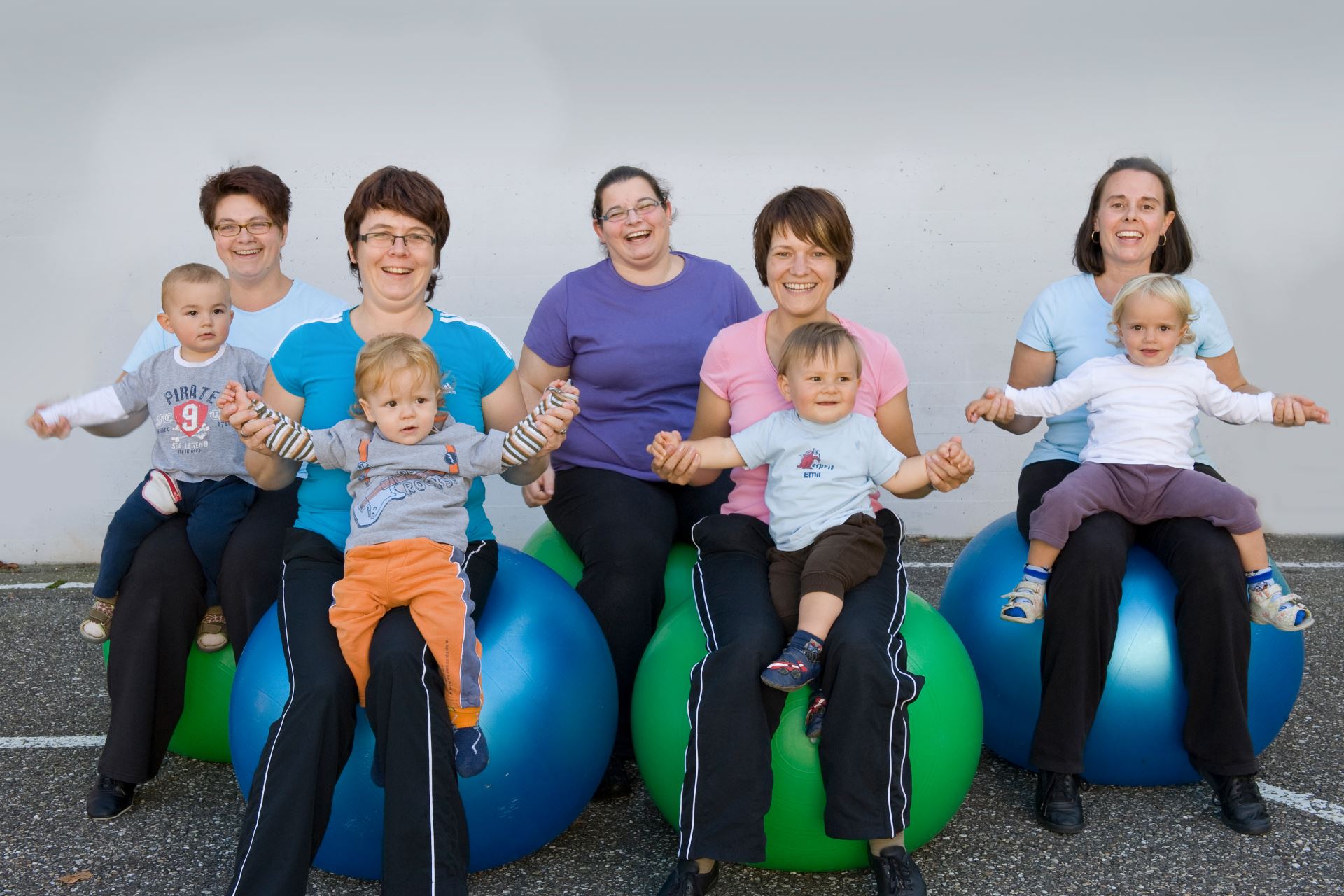 Gruppenbild, Mutter-Kind-Turnen im Jahr 2010